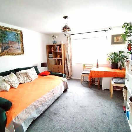 Home Away Home Near Heathrow Airport Cowley  Экстерьер фото