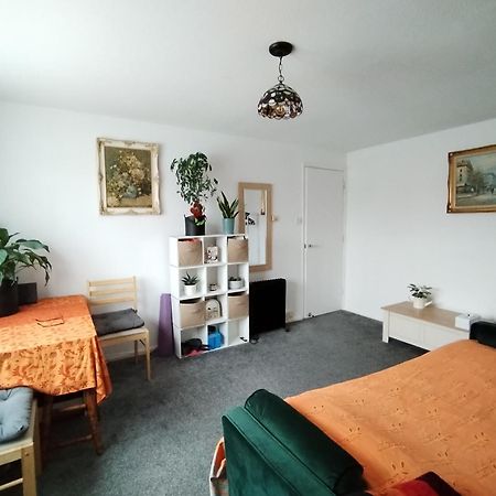 Home Away Home Near Heathrow Airport Cowley  Экстерьер фото