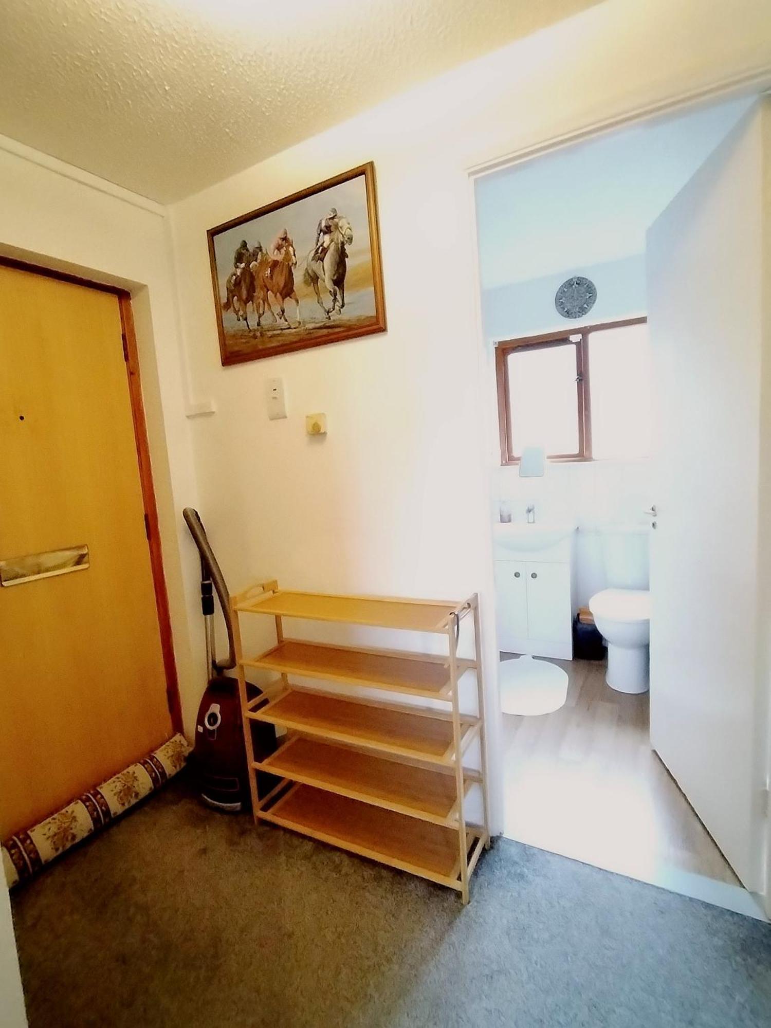 Home Away Home Near Heathrow Airport Cowley  Экстерьер фото