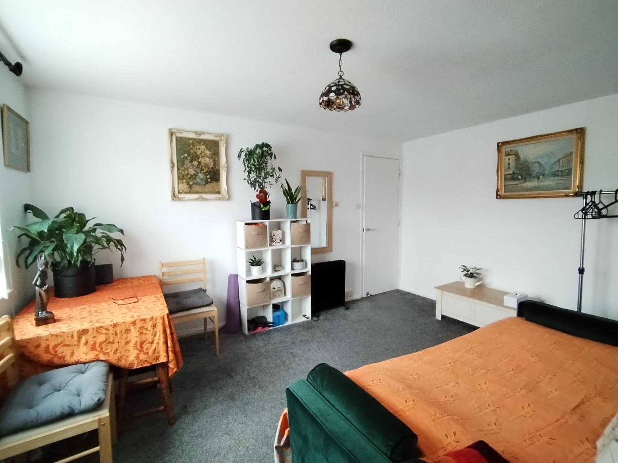 Home Away Home Near Heathrow Airport Cowley  Экстерьер фото
