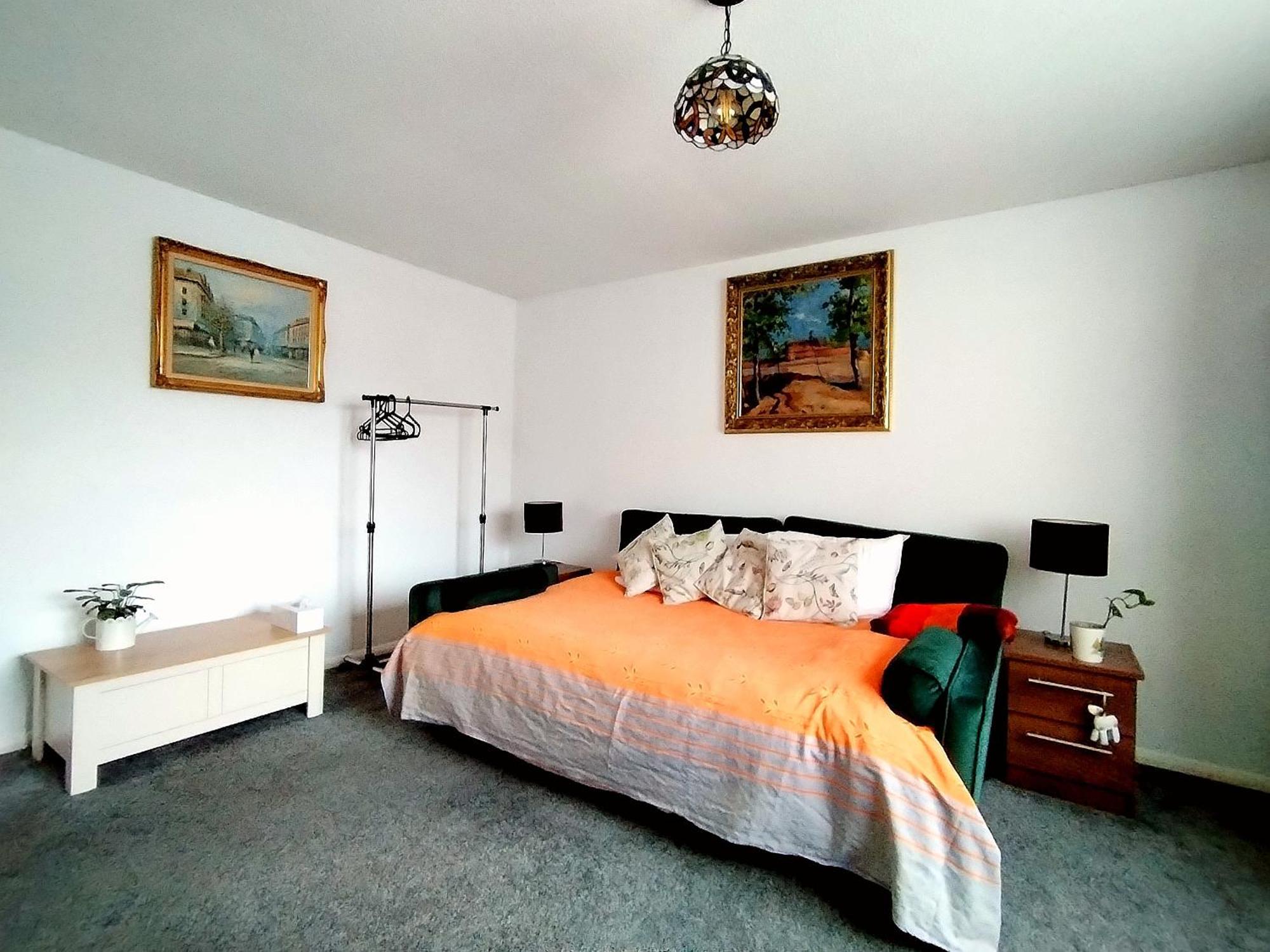 Home Away Home Near Heathrow Airport Cowley  Экстерьер фото